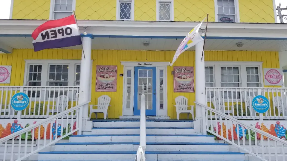 Banana's Ice Cream Cafe photo 1